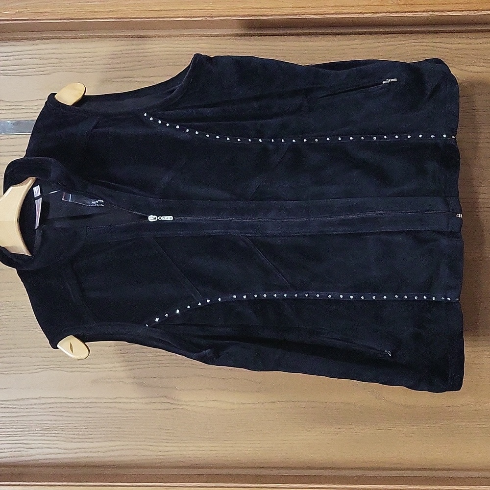 Black velour quilted vest sequin detail pockets fully lined Quaker Factory NWOT